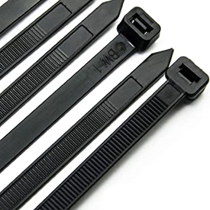 Kabelbinders zwart – close-up van meerdere kabelbinders met sluitkop